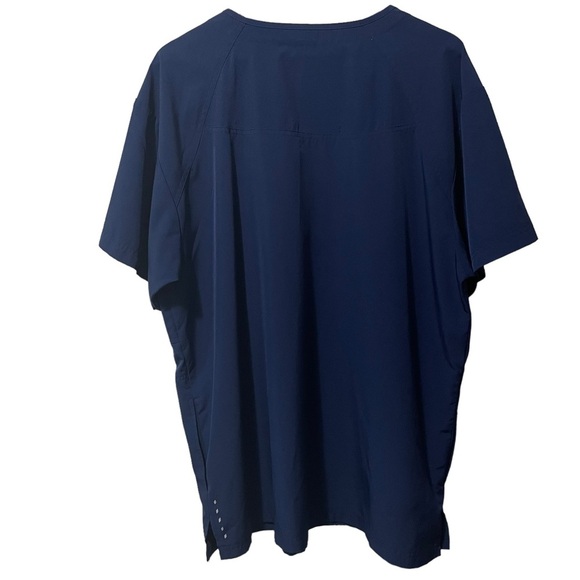 BARCO ONE AMPLIFY 3-POCKET V-NECK SCRUB TOP NAVY SIZE LARGE - Picture 2 of 6
